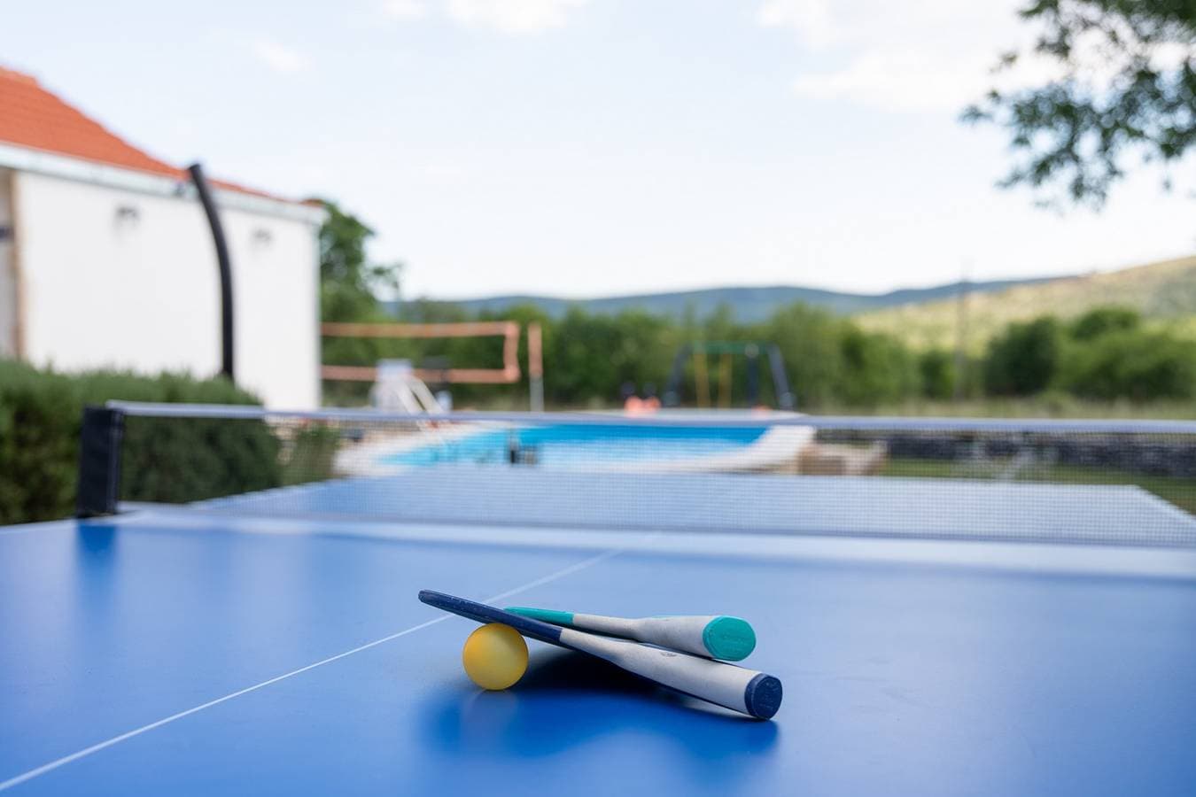 Foto 8 von 29: Ferienhaus mit zwei Schlafzimmern und Pool