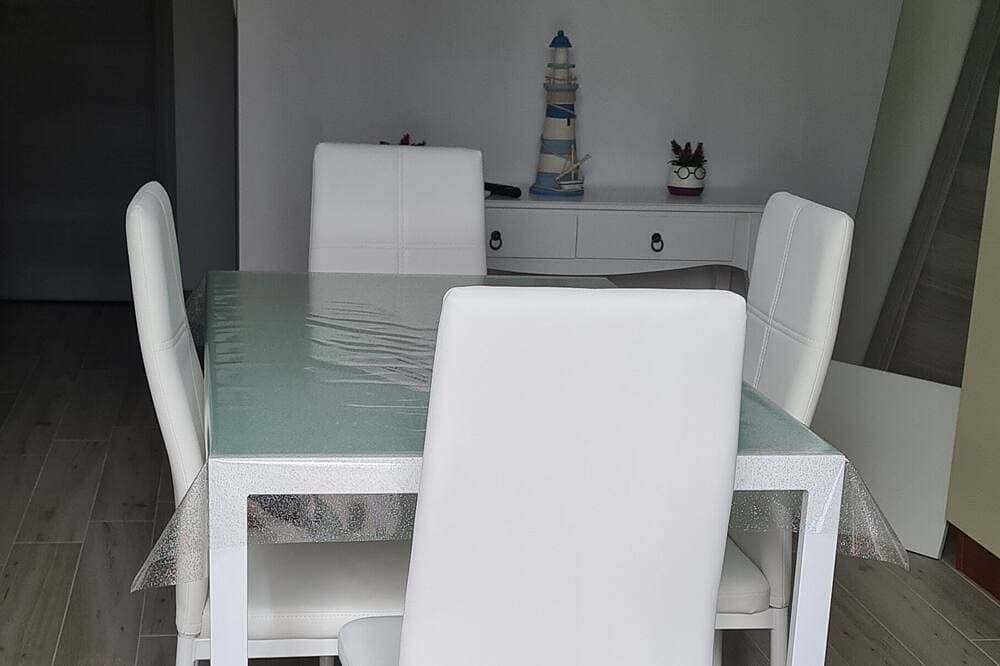 Foto 5 von 9: Renovated two-bedroom apartment, parking space, by the sea.