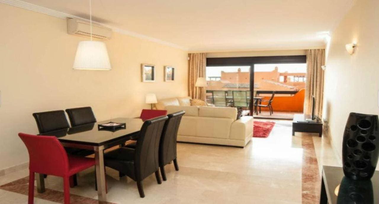 Foto 4 von 35: Two-Bedroom Apartment