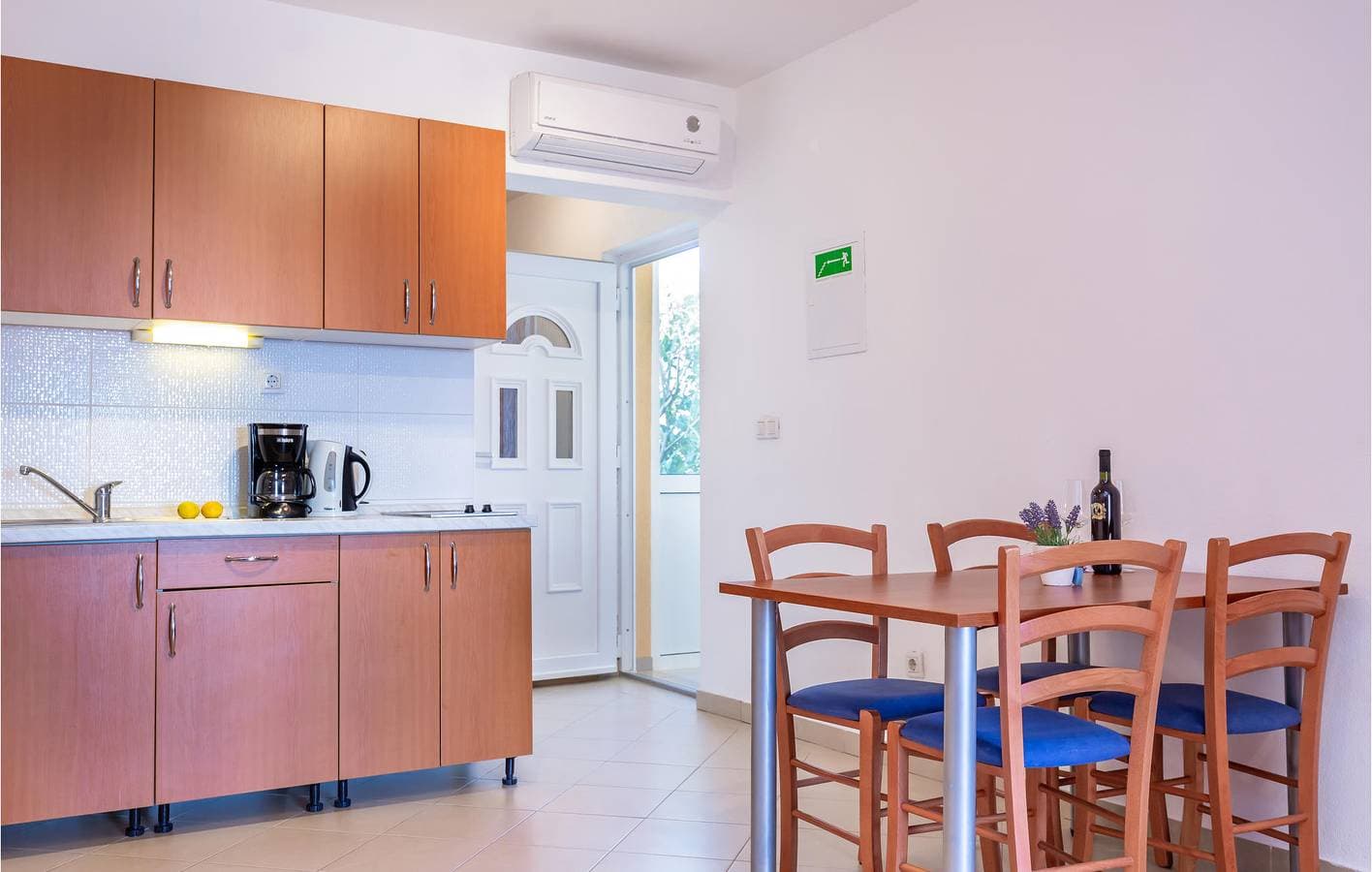 Foto 4 von 20: Apartment mit Meerblick, Terrasse, Parkplatz und WLAN, 700 m vom Strand entfernt