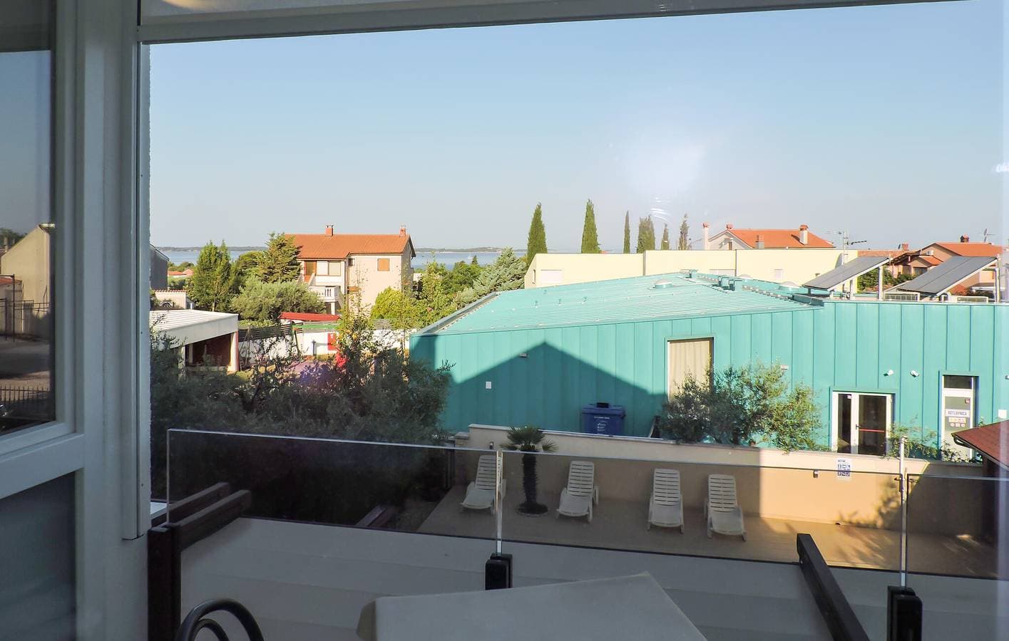 Foto 6 von 25: Apartment mit Meerblick, Terrasse, Parkplatz und WLAN in der Nähe des Strandes von Fažana