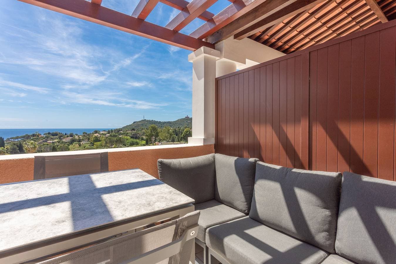 Foto 4 von 28: Appartement 'Cap Esterel – Pool' mit Meerblick, WLAN & Klimaanlage