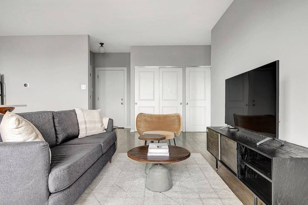 Foto 3 von 20: Airy Lakeview 1Br w/ W/D, 1 block to L, near Wrigley Field, by Blueground