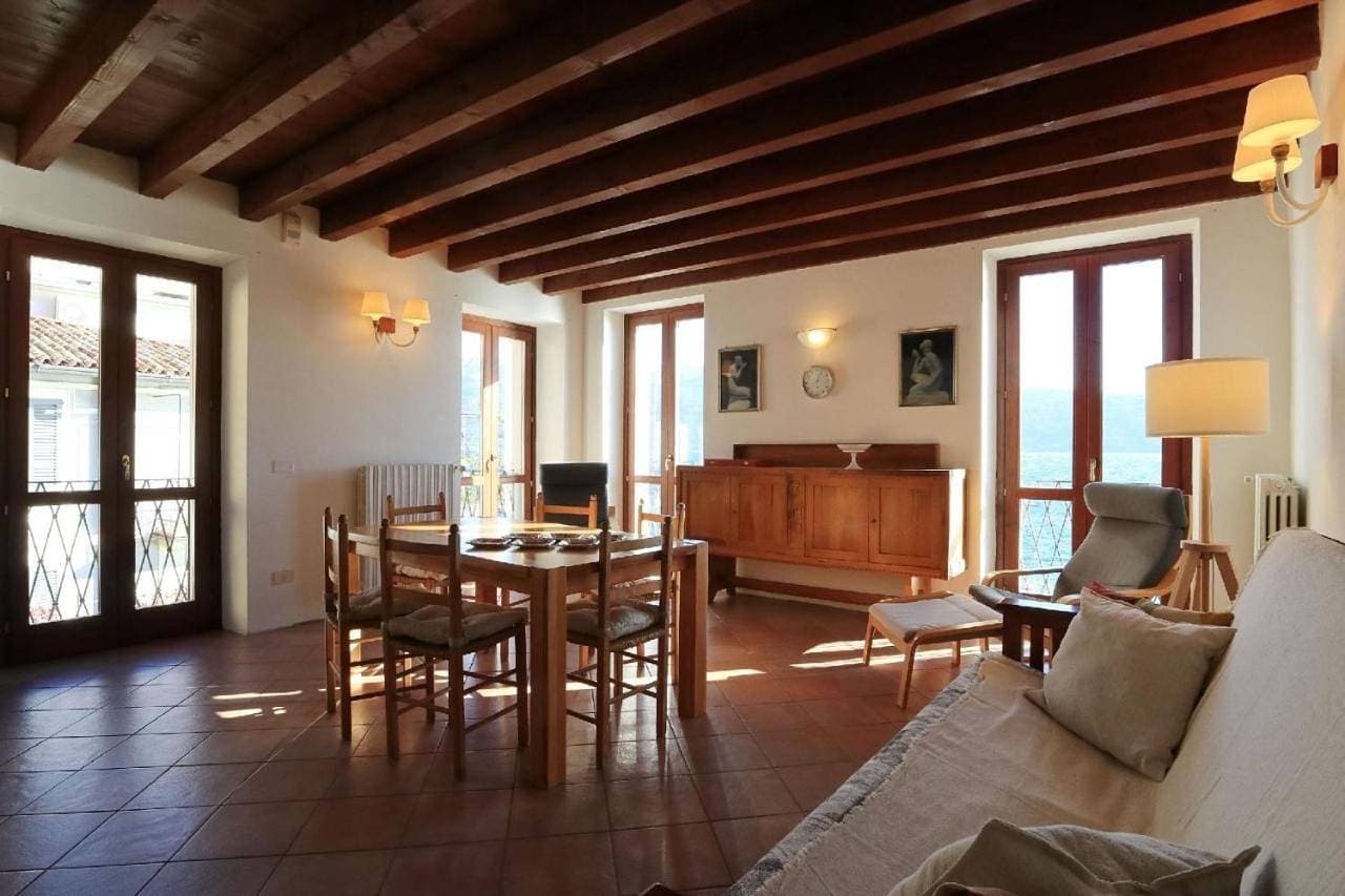 Schöne Ferienwohnung in Gargnano mit privater Terrasse und Seeblick 1