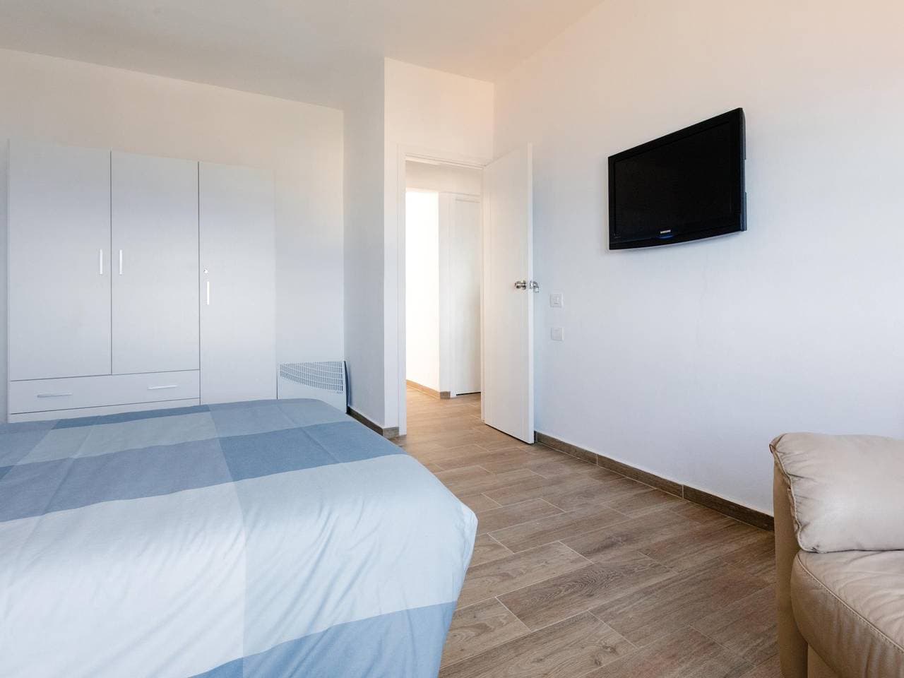 Foto 12 von 32: Ferienwohnung für 4 Personen mit Terrasse