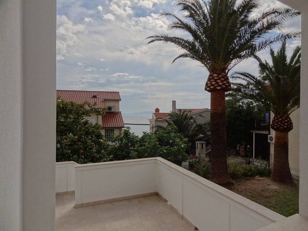 2-Zimmer-Ferienwohnung mit Terrasse und Meerblick Rab A-16359-a 1