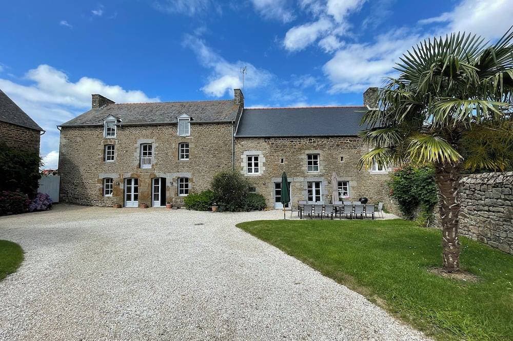 Large, Fully Renovated Building Between Dinan And Saint Malo 1