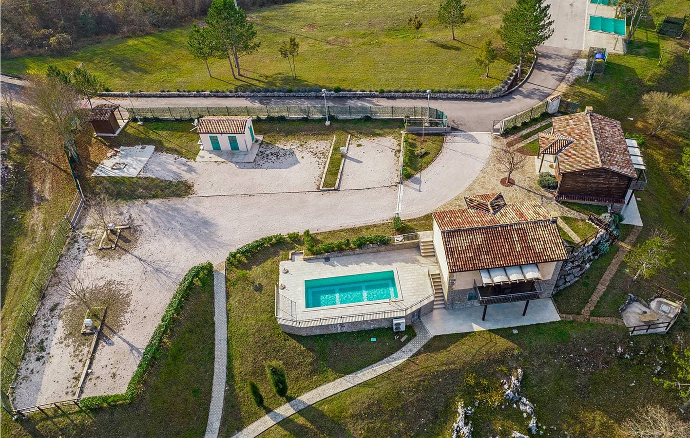 Foto 2 von 32: Charmante 75 m² große Wohnung mit Pool, WLAN und Terrasse – nur 100 m vom Restaurant entfernt!