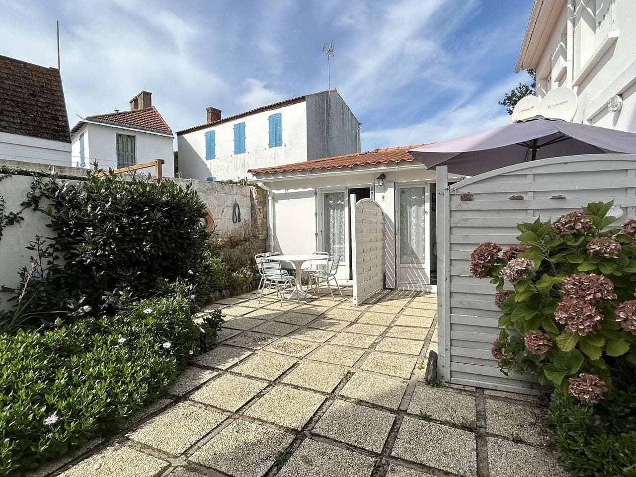 Foto 3 von 15: Charmantes 2-Zimmer-Haus, Terrasse, nahe Hafen & Strand, 4 Schlafplätze