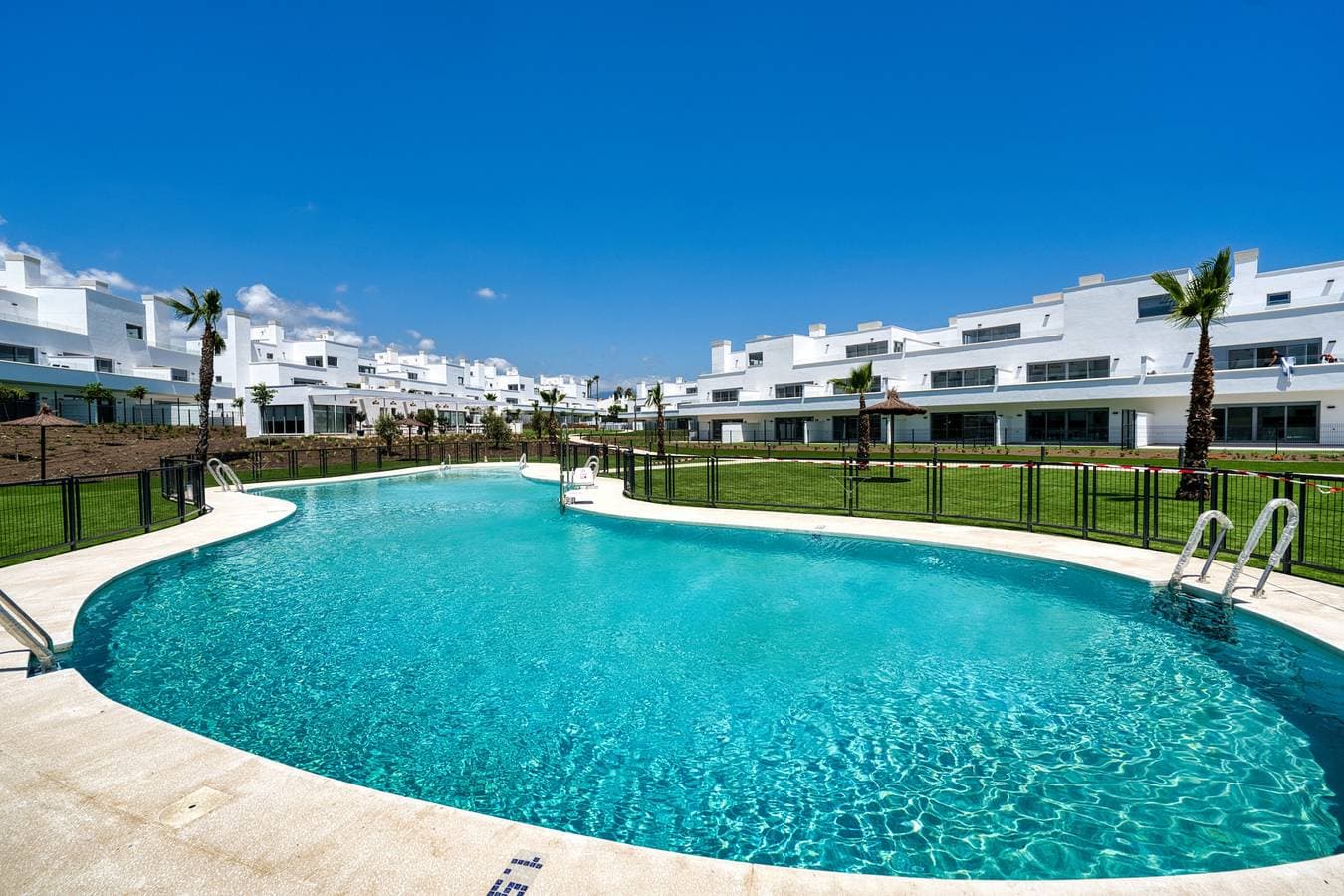 3025 Elegant apartment with terrace and pool 1
