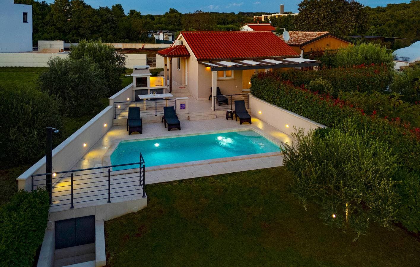 Reizendes Apartment mit Pool, Terrasse und WLAN in der Nähe des Strandes von Bijeca 1