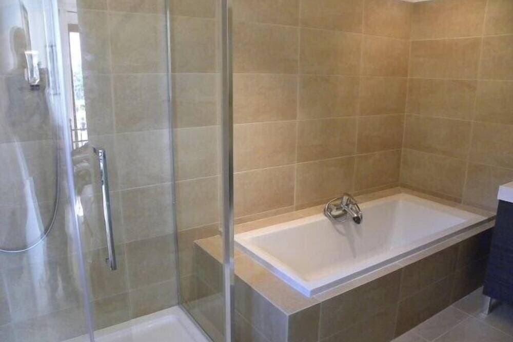 Foto 5 von 24: Wunderschöne Villa mit Pool in traumhafter Allein Gärten, auf privaten Bereich