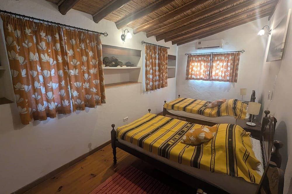 Foto 2 von 30: Villa & Cottage - 2 Doppelbetten, 4 Einzelbetten, 2 Küchen, 4 Duschen, 2 Aufenthaltsräume