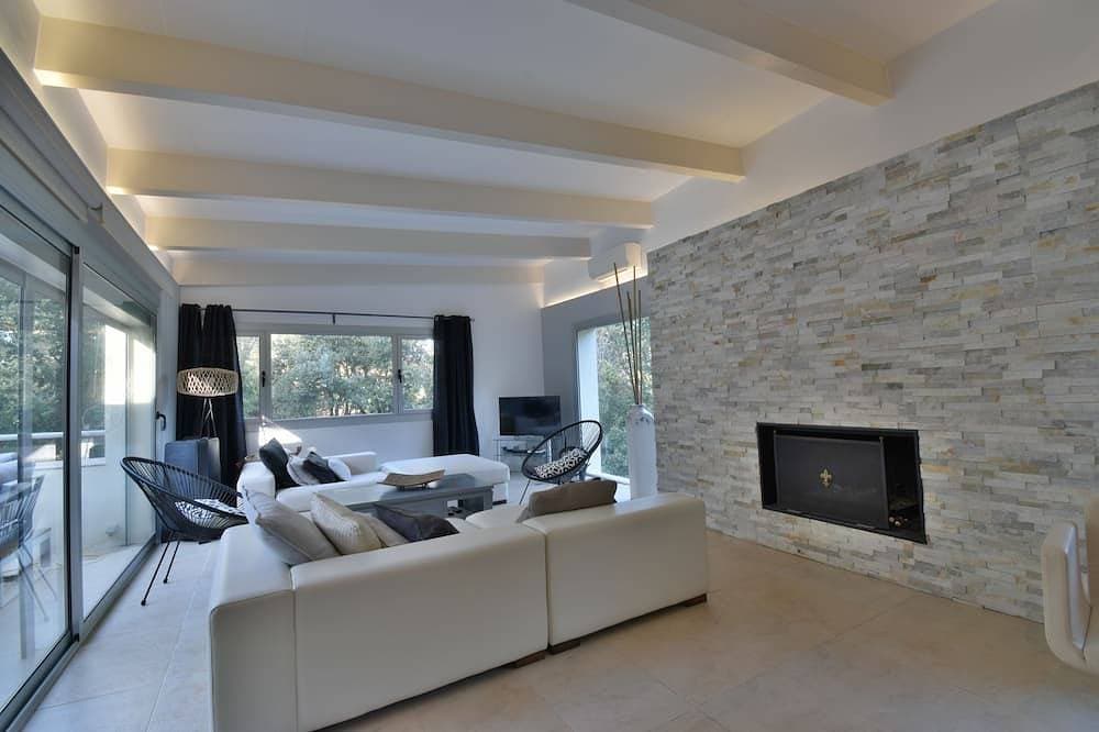 Foto 8 von 30: Maison Contemporaine Avec Piscine à Mi-chemin Entre la Plage de Sa Tuna et Begur