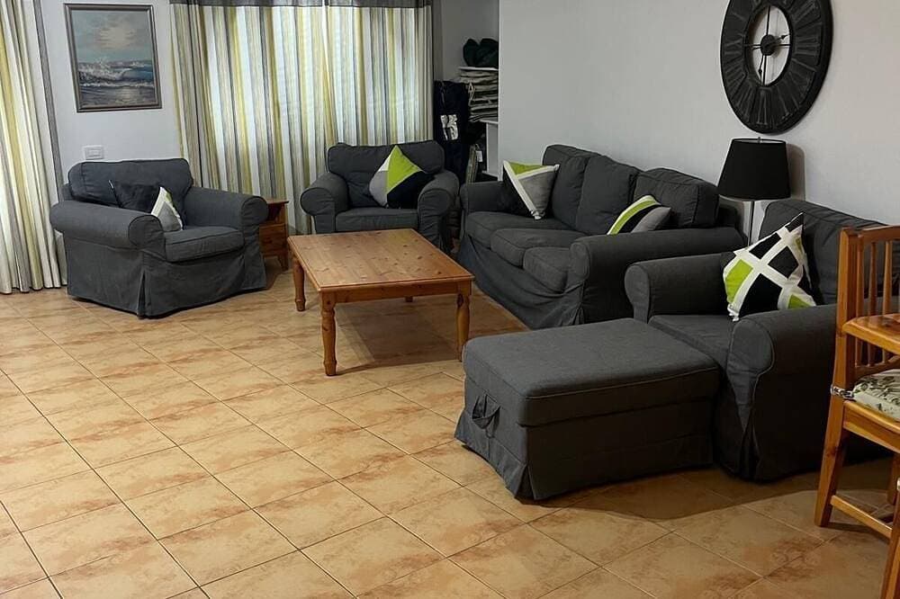 Foto 8 von 16: Beautiful large 2 bed apartment close to beach and all amenities