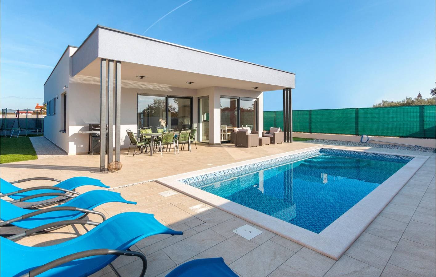 Foto 5 von 25: Geräumige 2-Zimmer-Wohnung mit Pool, Parkplatz und Strand in der Nähe