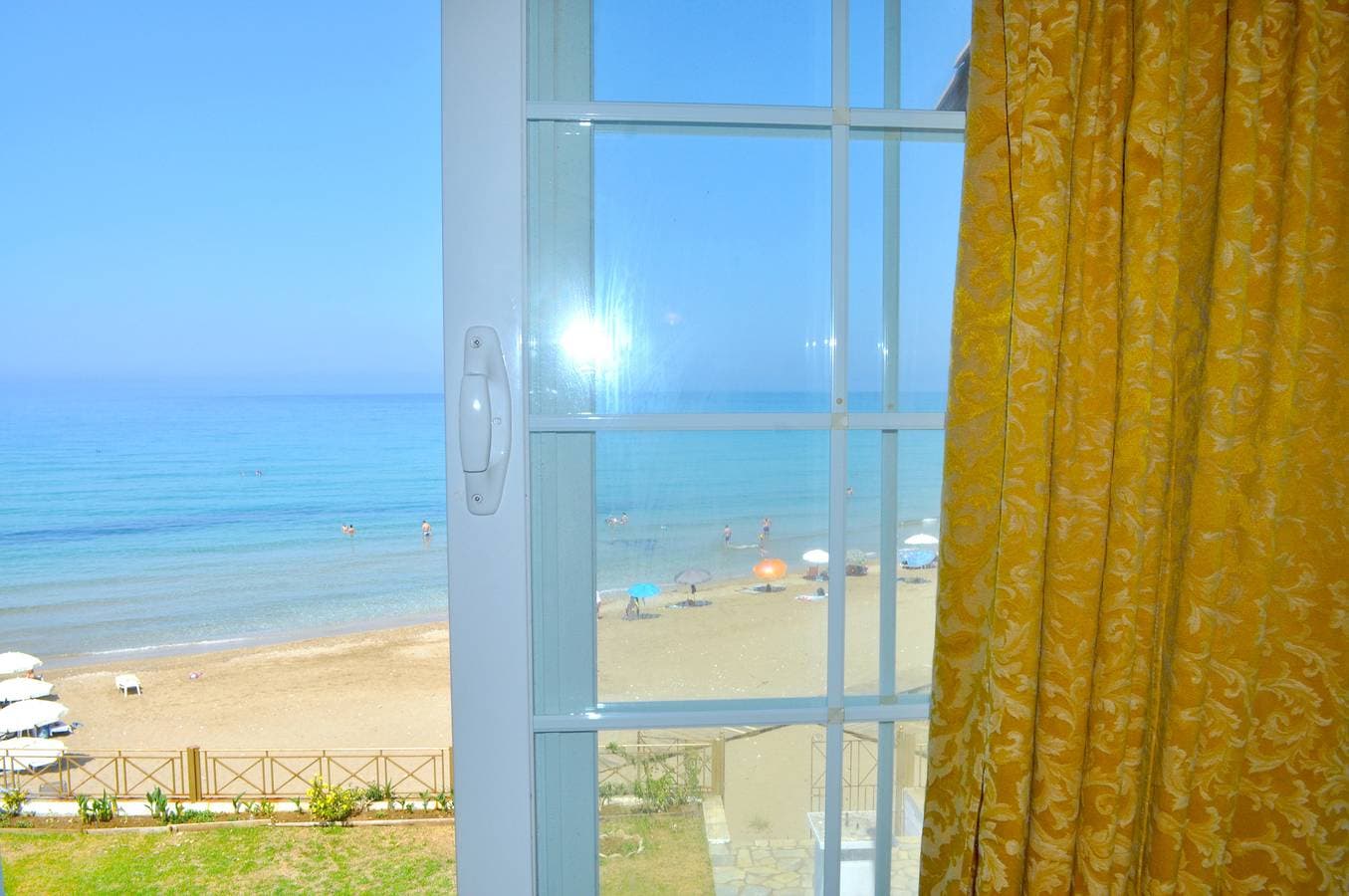 Foto 7 von 37: 4-Bett-Luxussuite am Strand - Agios Gordios, Korfu, Griechenland
