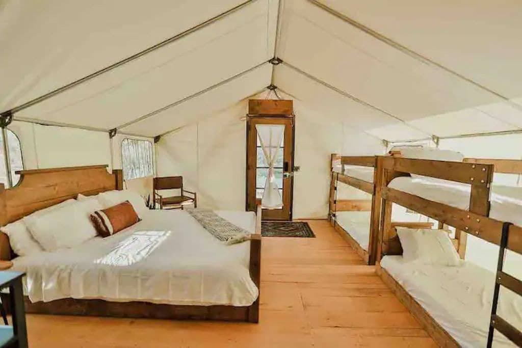 Foto 13 von 22: Waterfront Glamping Suite w Private Deck #3