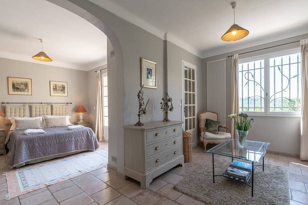 Foto 3 von 30: Wunderschöne Landvilla mit Pool in der Nähe von Valbonne Village - 14 Personen