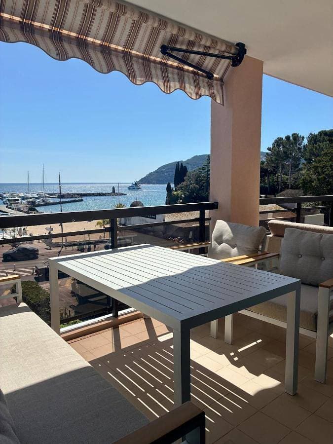 Exceptional Sea-View Apartment, 3 min from Station, Port & Château Views, Private parking 1