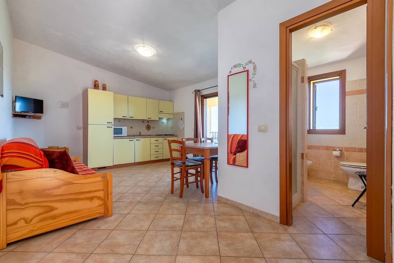 Foto 4 von 35: Ferienwohnung 'Sea View Isola Rossa Apartment' mit Meerblick, WLAN und Klimaanlage