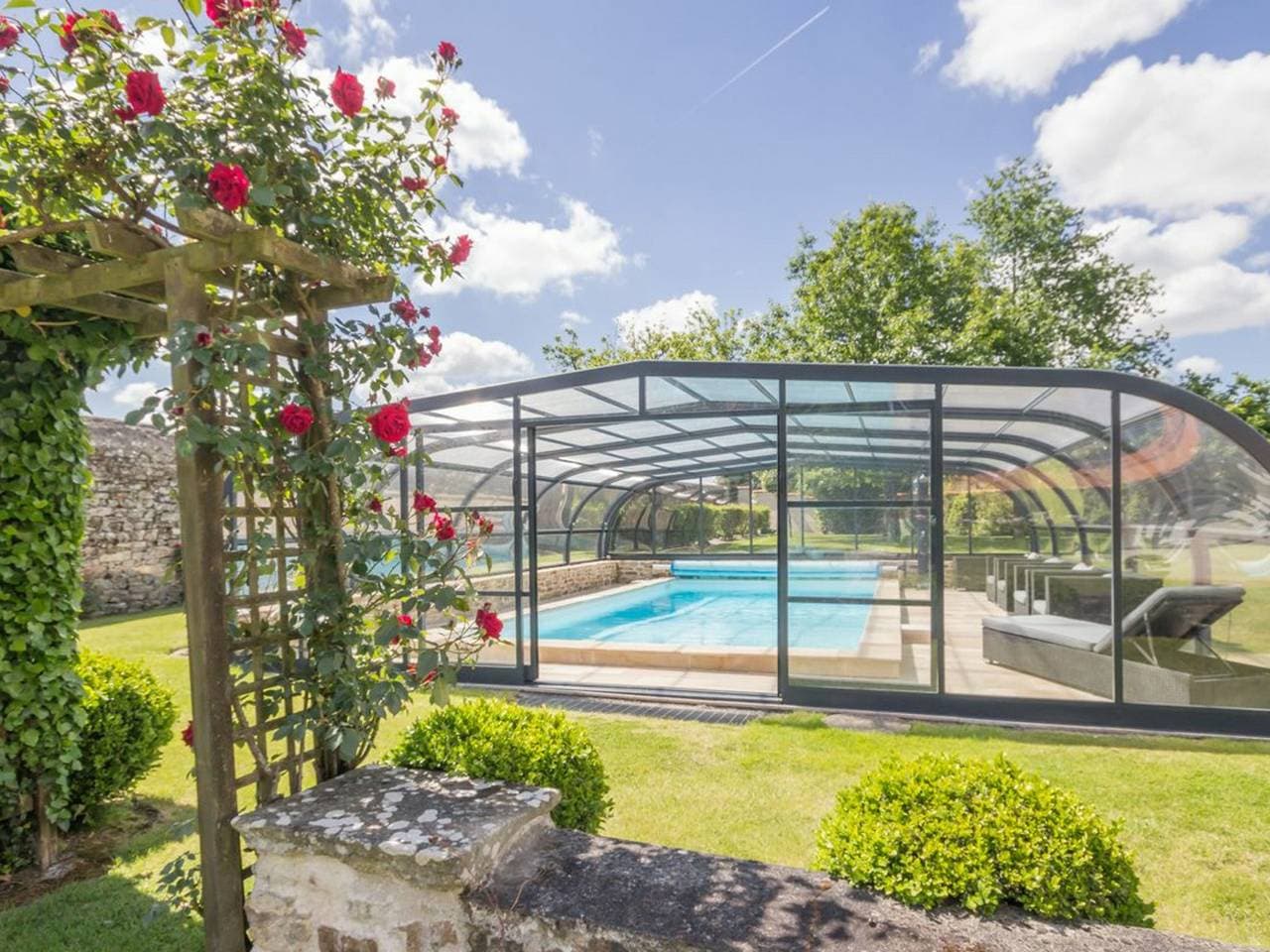 Foto 2 von 16: Charmantes Ferienhaus mit beheiztem Pool und WLAN - 2 Schlafzimmer