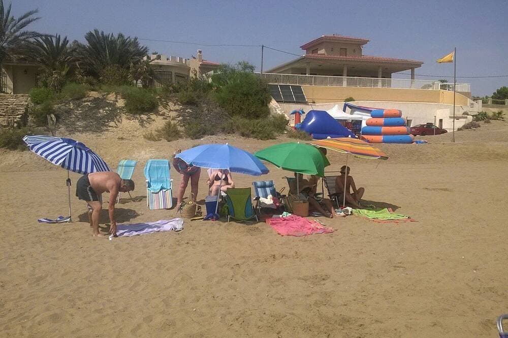 Foto 11 von 26: Fantastische Familienwohnung mit Innen-/Außenpools & Gärten, Sicherer Parkplatz