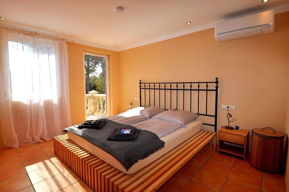 Foto 4 von 30: Villa Castillo Calma, Top-Zustand mit großem Pool + toller Gartenanlage