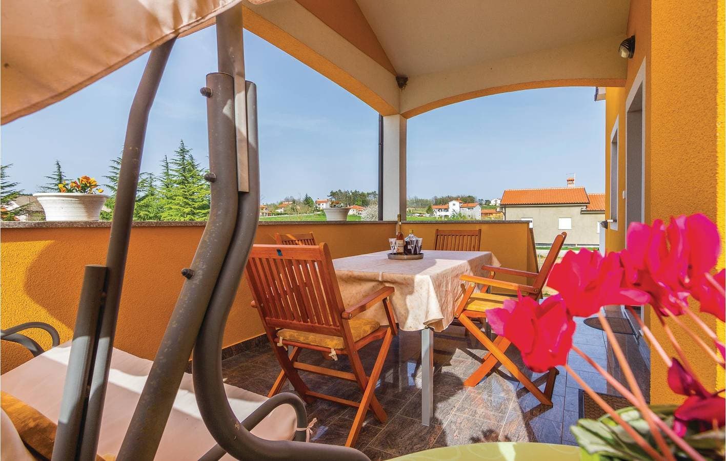 Foto 12 von 33: Gemütliche 1-Zimmer-Wohnung mit Pool und Terrasse in der Nähe von Gračišće