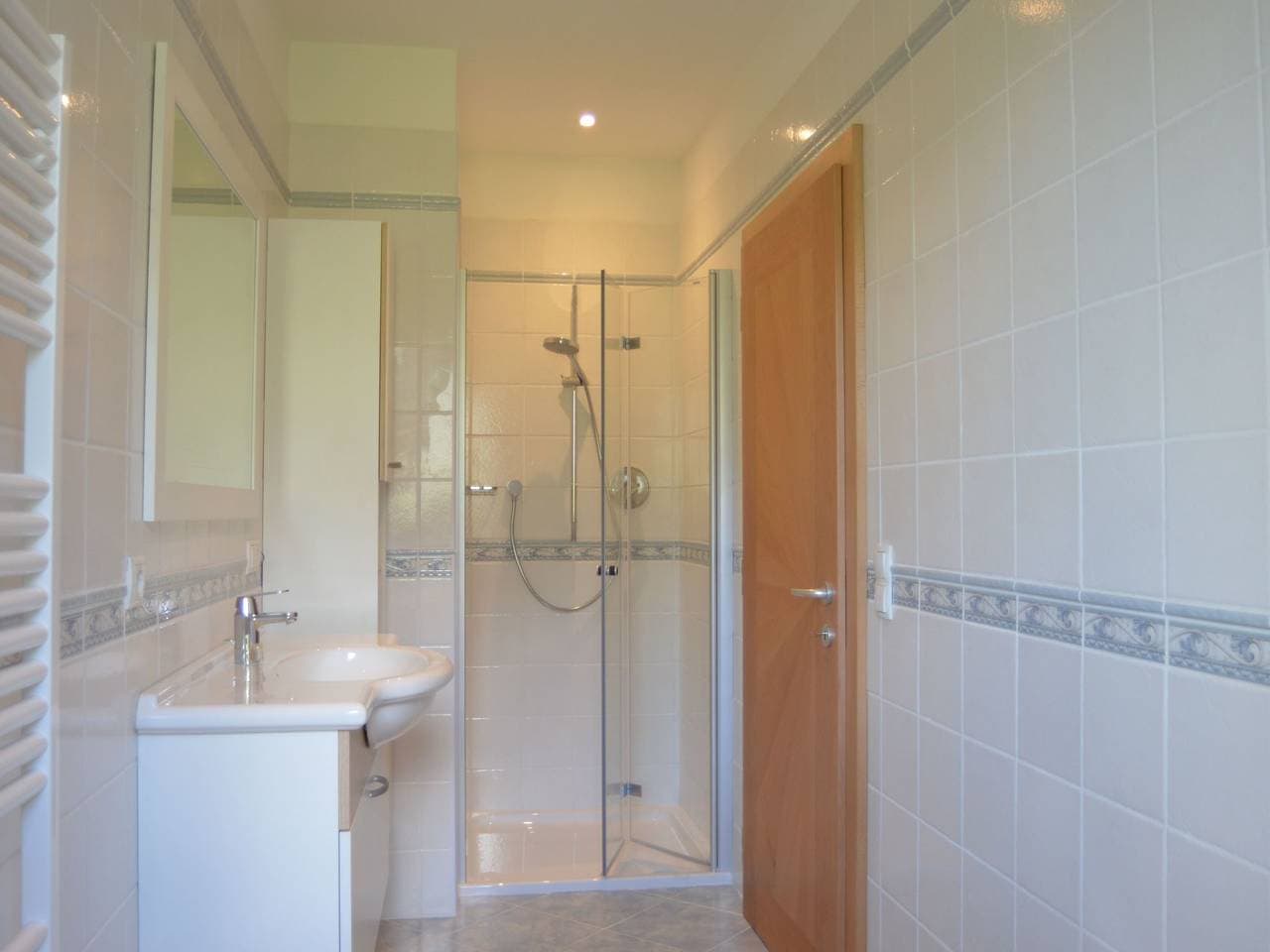 Foto 7 von 9: Moderne Ferienwohnung mit Balkon und Pool