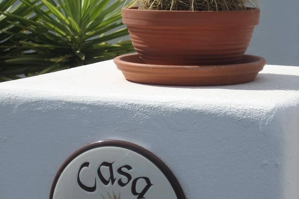 Foto 11 von 16: Villa mit zwei Schlafzimmern, mit privatem beheiztem Pool, Wifi, Parque Del Rey Playa Blanca