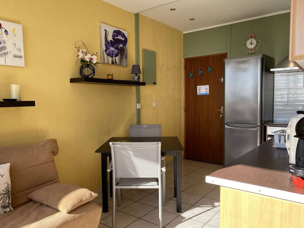 Foto 7 von 14: Helle 2-Zimmer-Wohnung mit Terrasse und Klimaanlage
