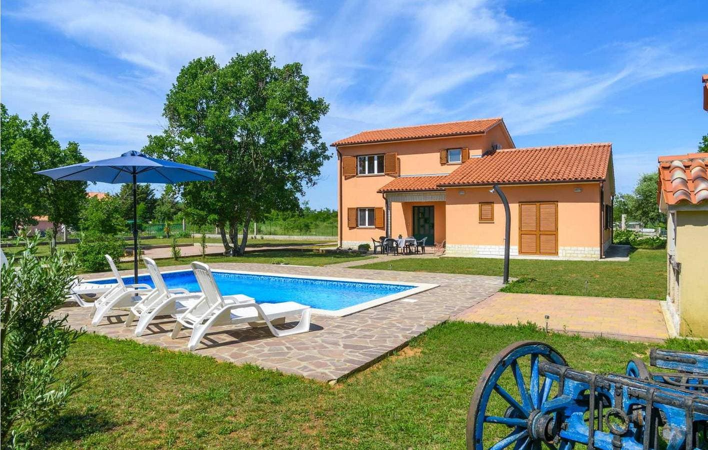 Geräumige 2-Zimmer-Wohnung mit Pool, in der Nähe des Stadtzentrums und von Restaurants 1