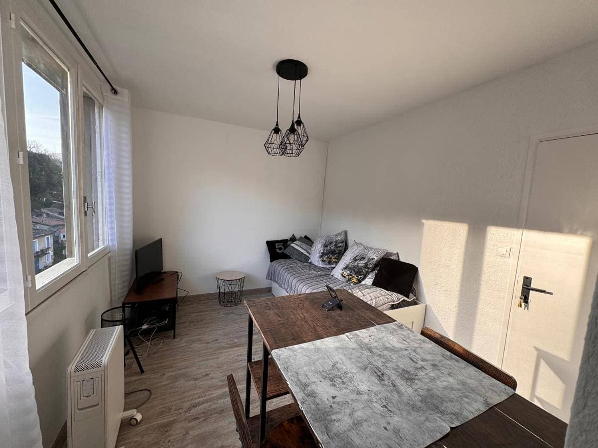 Studio Rennes les bains au pied des Thermes 1