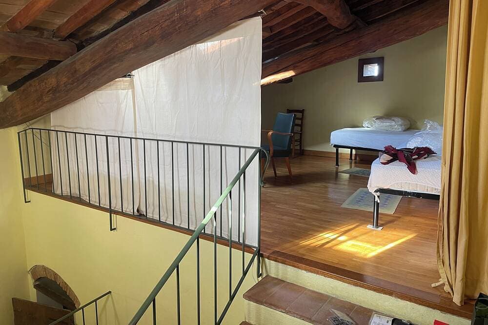 Foto 5 von 30: Altes mittelalterliches Dorf nahe Florenz, Chianti-Hügeln, 6 Räume 8 Personen