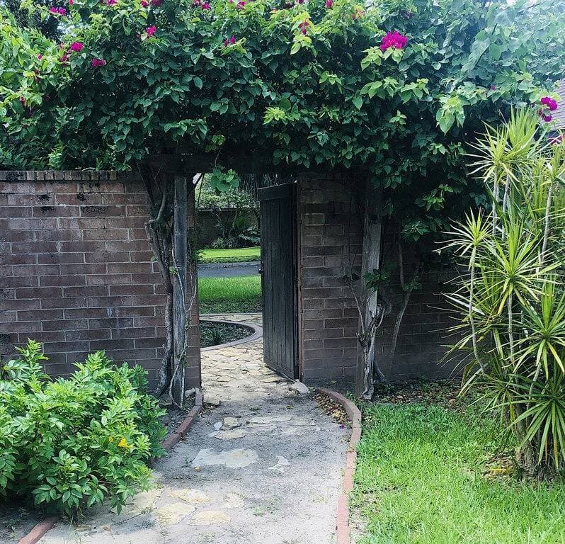 Foto 10 von 31: Privatoase in bester McAllen Lage mit gesichertem Parkplatz, Pool & beheiztem Whirlpool