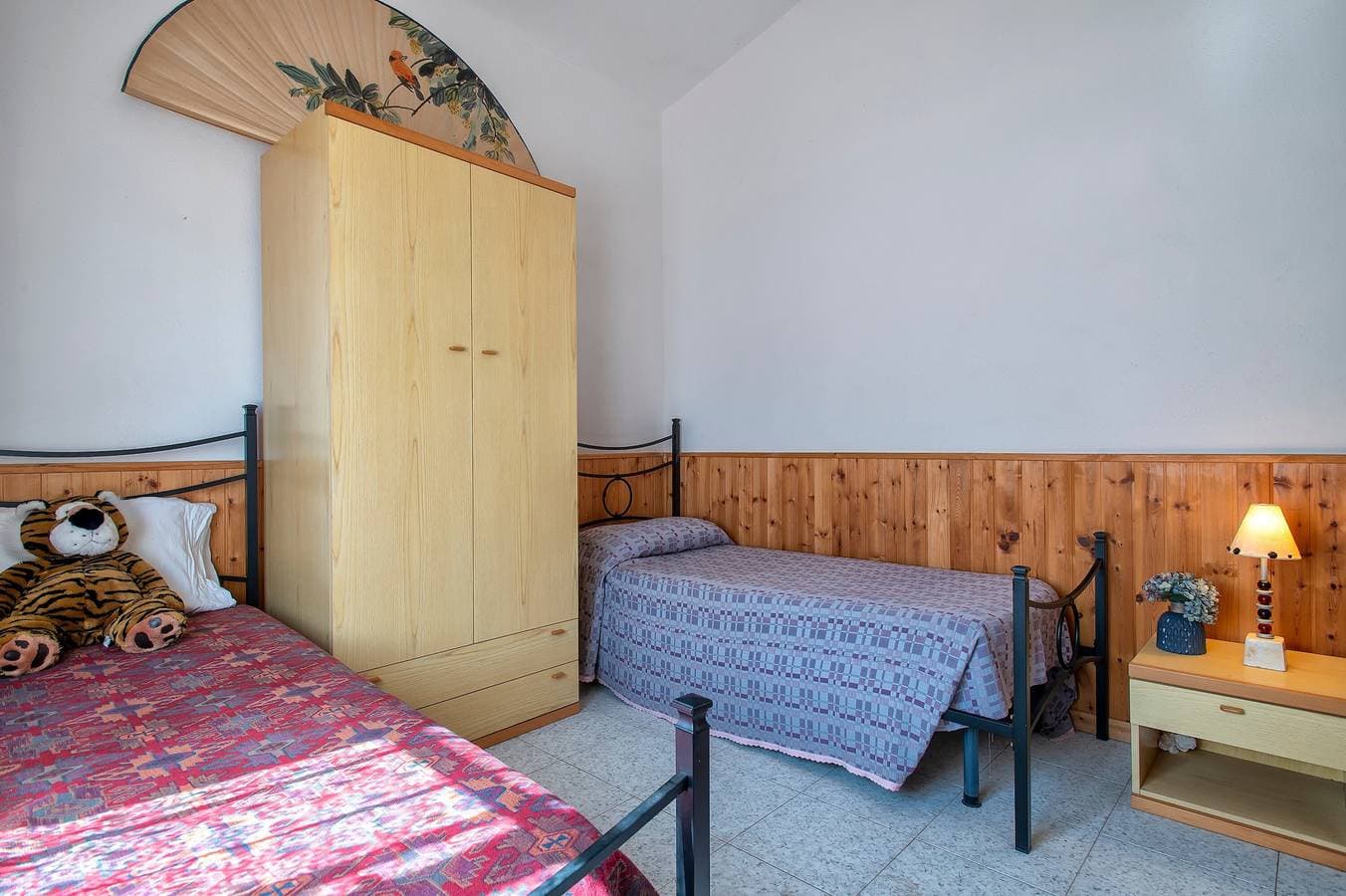 Foto 9 von 30: Ferienwohnung "Panoramico Isola Rossa" mit Meerblick, privater Terrasse und Klimaanlage