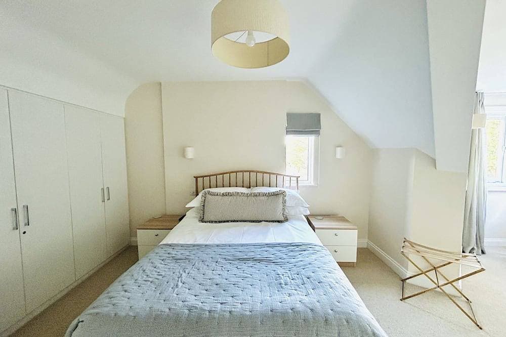 Foto 2 von 30: 1 Beach Retreat 5 min to beach! Outstanding location! Lux family 2 Br Apartment!