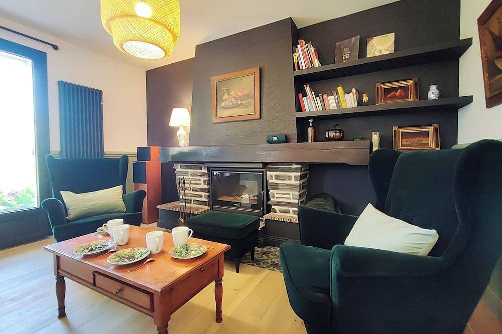 Foto 10 von 30: The \"Accotinaée\" Villa - Landing Beach - Enclosed and Secure Garden - Sleeps 8