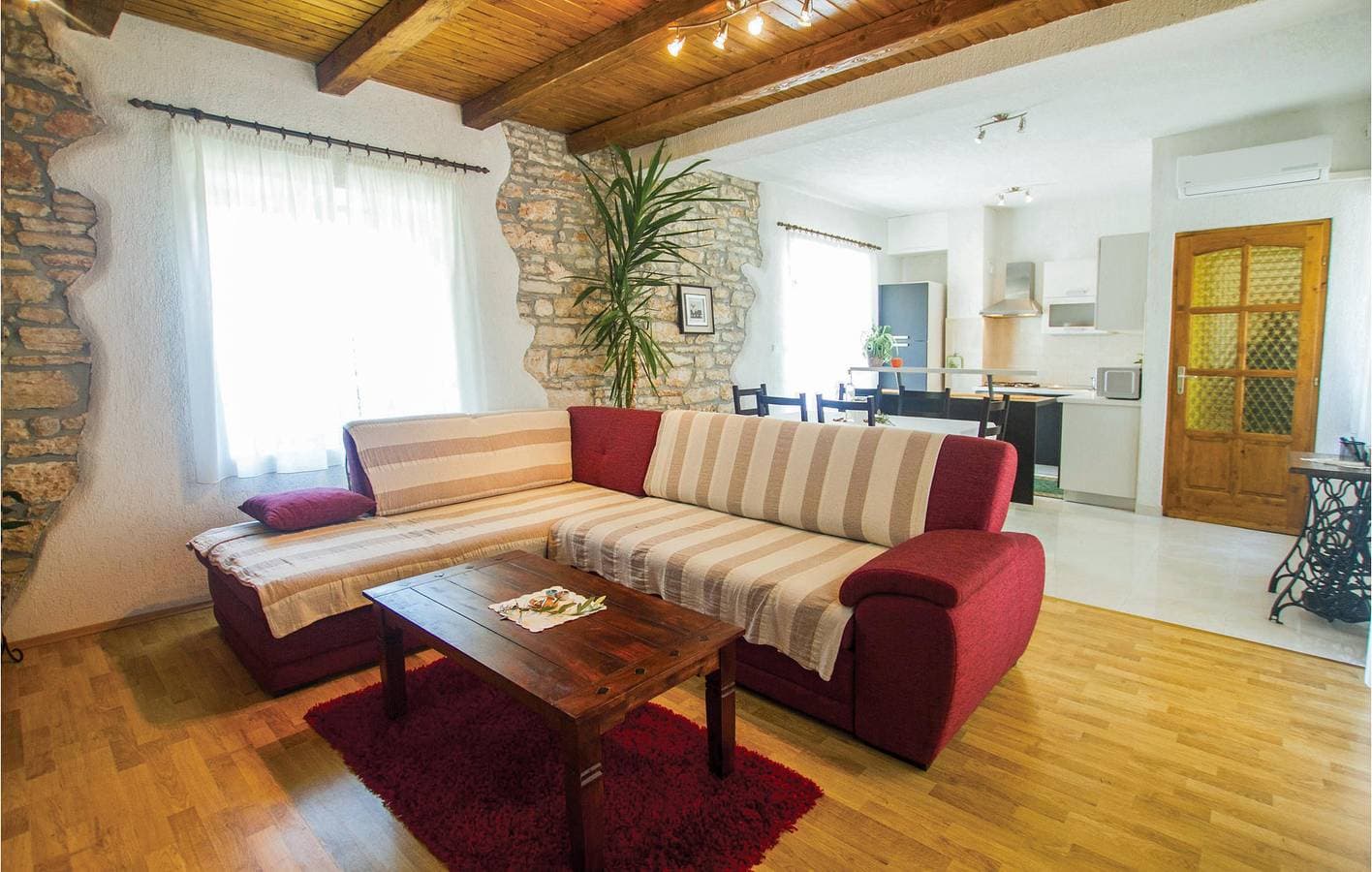 Foto 5 von 35: Moderne 2-Zimmer-Wohnung mit Pool und Terrasse in der Nähe des Stadtzentrums von Manjadvorci
