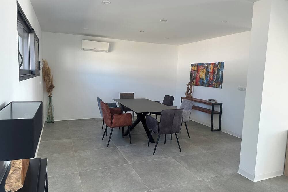 Foto 9 von 30: Geräumige 220 m² große Villa mit privatem Pool und großem umzäunten Garten
