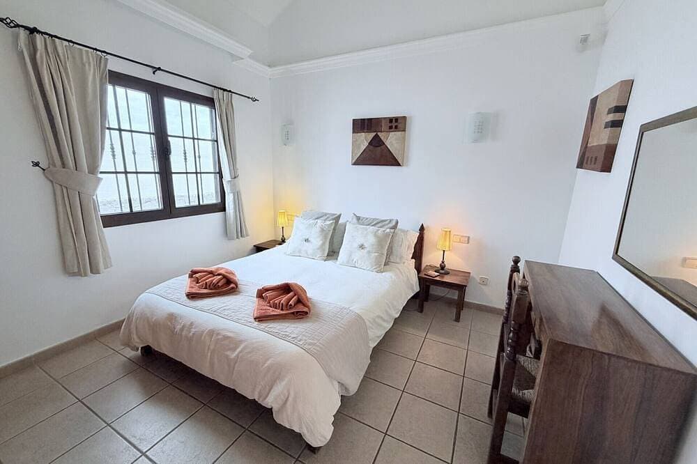 Foto 3 von 16: Villa mit zwei Schlafzimmern, mit privatem beheiztem Pool, Wifi, Parque Del Rey Playa Blanca