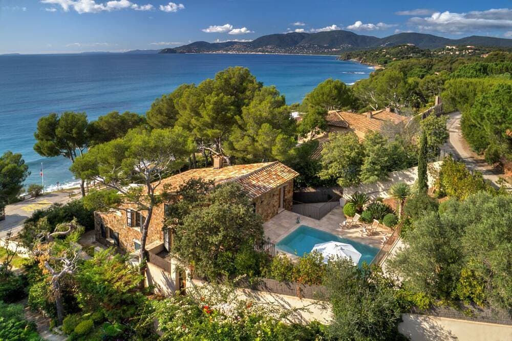 Superb Seaside Villa 1