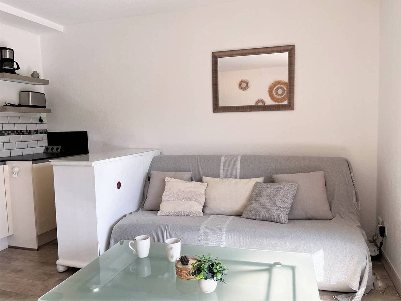 Foto 7 von 15: Klimatisierte 2-Zimmer-Wohnung mit Terrasse, Pool und WLAN, 4 Schlafplätze, Le Lavandou
