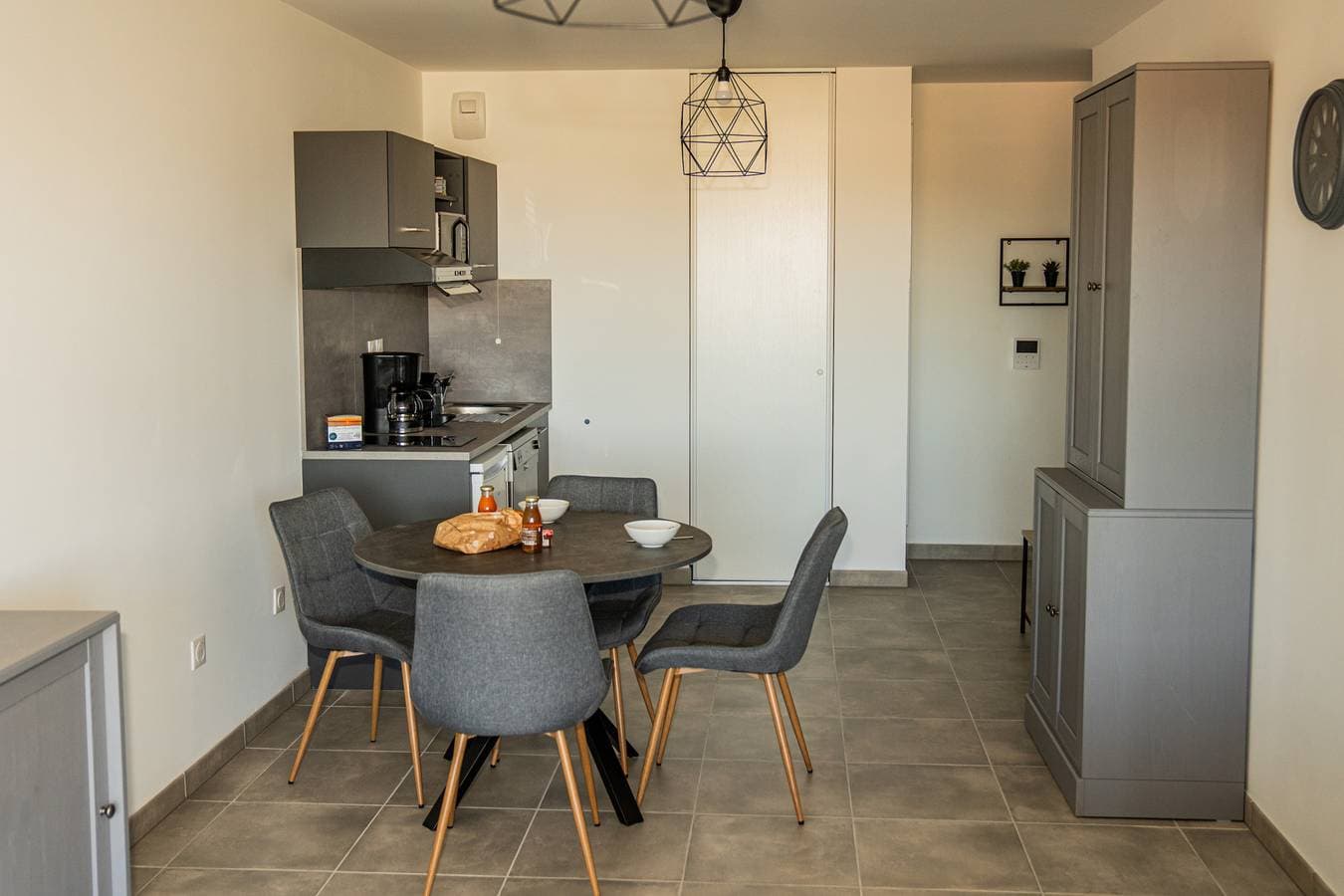 Foto 8 von 23: Sète, Confortable T2 avec terrasse, parking & vue