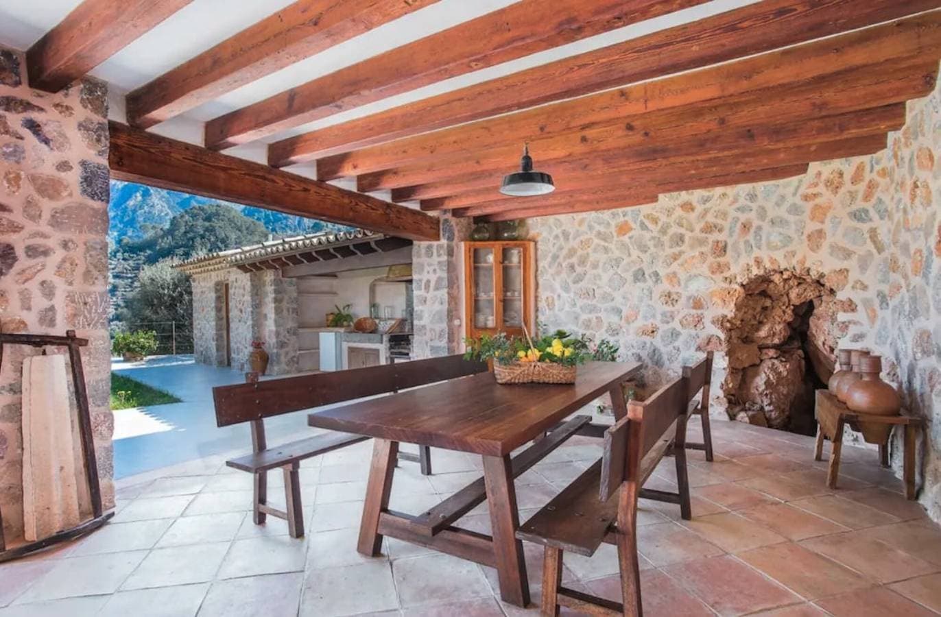 Foto 4 von 43: Ferienhaus Can Garí mit Bergblick, Pool, Terrassen und WLAN