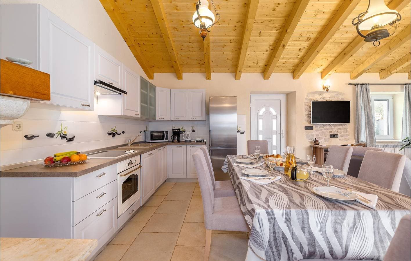Foto 6 von 32: Reizende 1-Zimmer-Wohnung mit Pool, Parkplatz und WLAN in Anzici