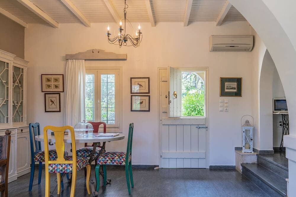 Foto 12 von 30: Charming Cretan House, Bougainvillea