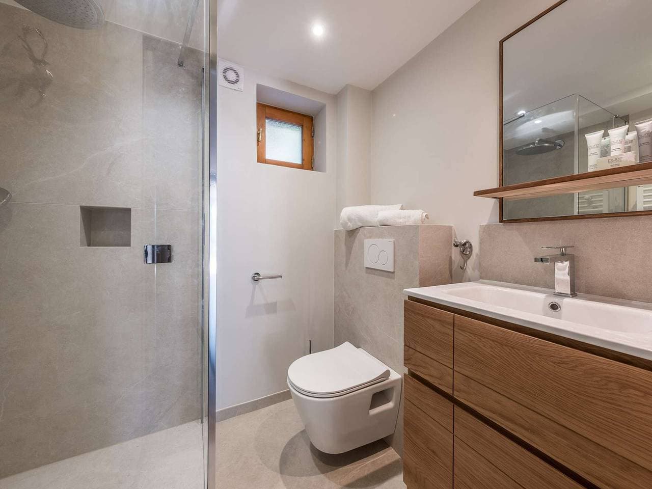 Foto 3 von 14: Stilvolles 50m² Apartment - Courchevel 1850 - 4 Personen - Schöne Aussicht - Gemütlicher Kamin