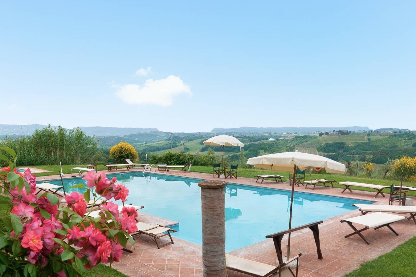 Foto 2 von 19: Ferienwohnung 'La Torre' mit gemeinschaftlich genutztem Pool, privater Terrasse und WLAN